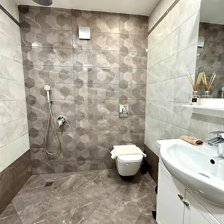 Velinice By Rv 瓦爾納